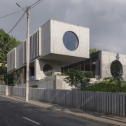 现代主义混凝土住宅，考纳斯之家 / Architec