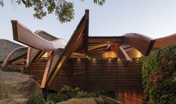 屋顶”浪花“，对望大西洋：巴西波浪住宅 / Mareines Arquitetura
