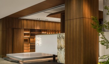一种材料与当代建构的情绪平衡：本木展厅 / 蜂鸟设计