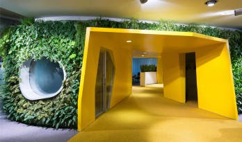 五彩缤纷的室内空间，办公楼里的垂直绿化