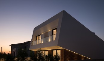 坡屋顶的创新设计——伊朗Raj住宅