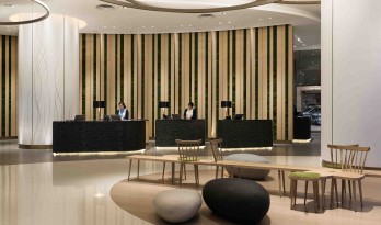 Aedas Interiors为香港诺富特世纪酒店大堂打造极简雕塑美学
