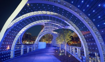 彩虹桥——灯与音乐共同打造出彩虹般的梦幻世界