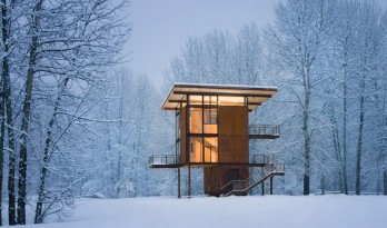 大自然的取景器，山中雪原的钢制小屋/三角洲住宅