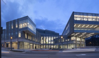 跨界交流空间——西安大略大学护理学院与信息媒体研究院教学楼