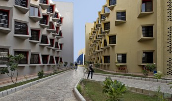 多样且多彩，每扇窗户都有各自性格的学生公寓大楼 /Sanjay Puri建筑事务所