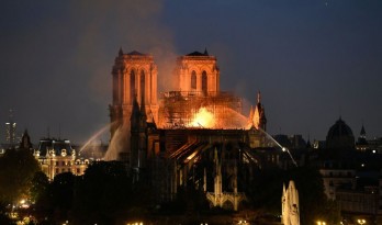 巴黎圣母院大火！850年古迹躲过战争的硝烟，却消失在和平年代