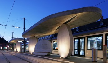 具有雕塑感的圆盘车站：德国小镇电车站