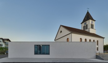 庄重素净，重塑古典主义：德国科尔基督教堂 / VON M