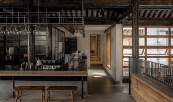 江南老街与咖啡文化的碰撞：d-u 渡咖文集 / 本哲建筑