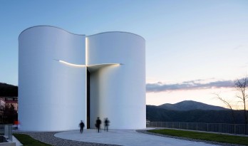 圣玛利亚·葛莱蒂教堂 / Mario Cucinella Architects
