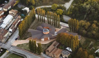 悬挂式屋顶：教堂与教区综合体 / Miralles Tagliabue EMBT
