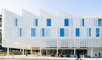 诺维奇城市学院数字技术工厂 / Coffey Architects