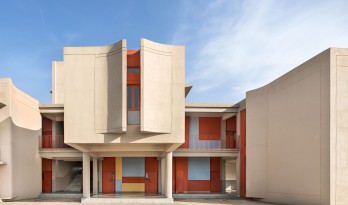 立起围墙的校园 / Kamat & Rozario Architecture