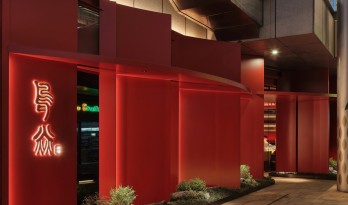 街角的红色酒场：鸟焱·烧物 / TRIOSTUDIO三厘社