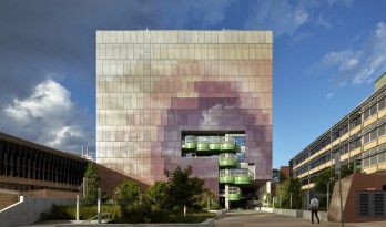 昆士兰大学化工学院 Andrew N. Liveris，‘圈’出公共空间 / Lyons + m3architecture