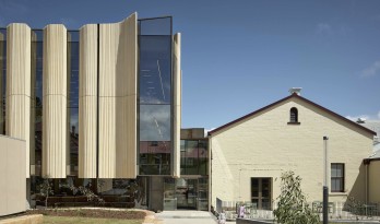 瓦南布尔图书馆与学习中心 / Kosloff Architecture