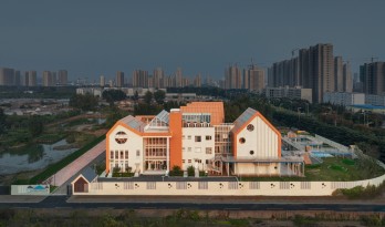 山外富士无限幼儿园  / 迪卡建筑设计中心