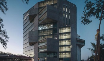 楼梯漫步，圣地亚哥大学商业与经济学院 FAE / Marsino Arquitectura