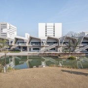 中国美术学院良渚校区一期全场落成 /  非常建筑