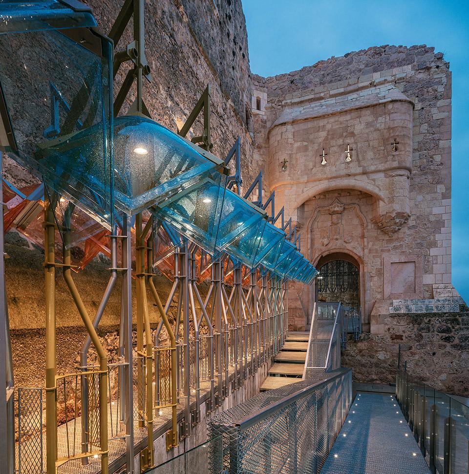 1500870448631418.jpg 003-Refurbishment-of-Garcimuñoz-Casttle-including-a-Media-Library-by.jpg