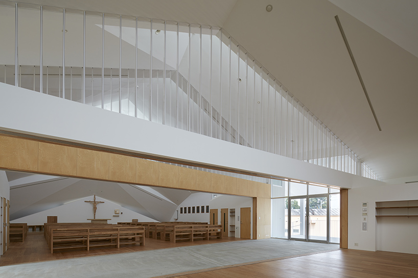 alphaville-catholic-church-suzuka-japan-designboom-09.jpg