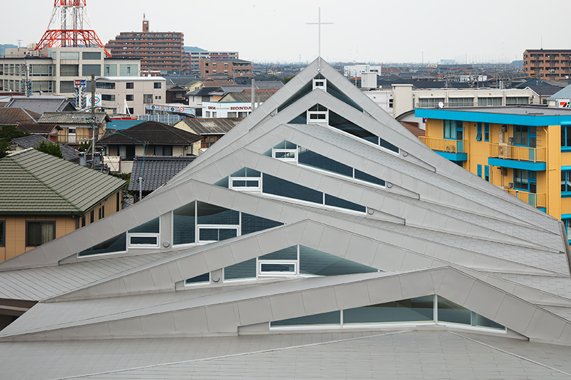 alphaville-catholic-church-suzuka-japan-designboom-06.jpg