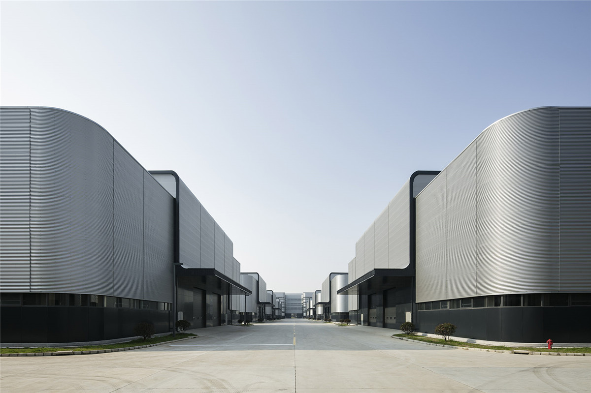 002-gmp-completes-the-facade-design-for-production-halls-in-Lingang-By-gmp.jpg
