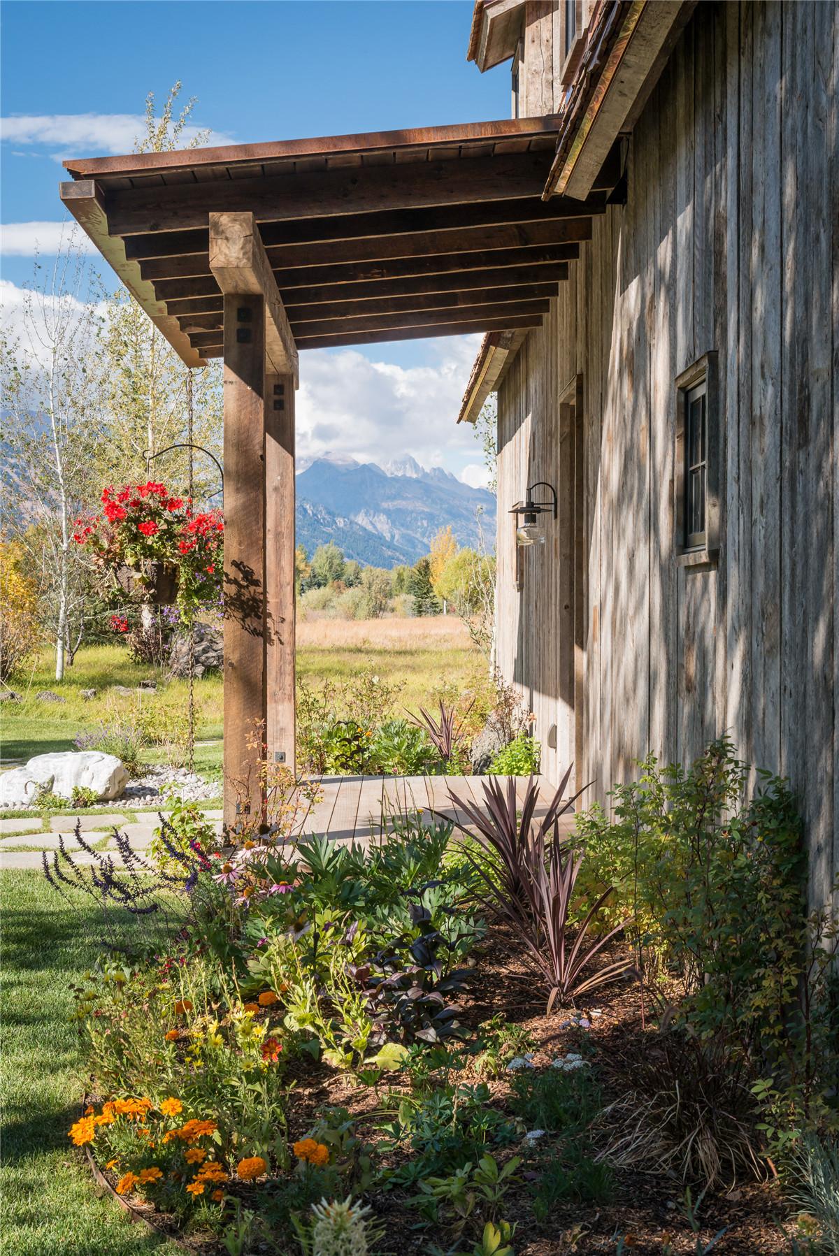 1502862082779822.jpg the-barn-carney-logan-architects_dezeen_2364_col_1.jpg