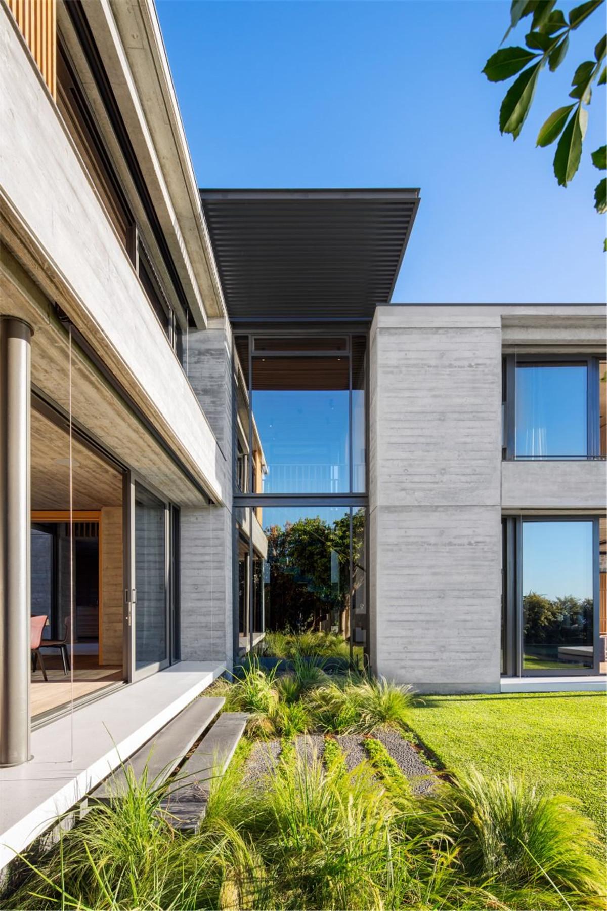 1504012256626216.jpg clifton-house-project-architecture_dezeen_2364_col_19-852x1278 (1).jpg