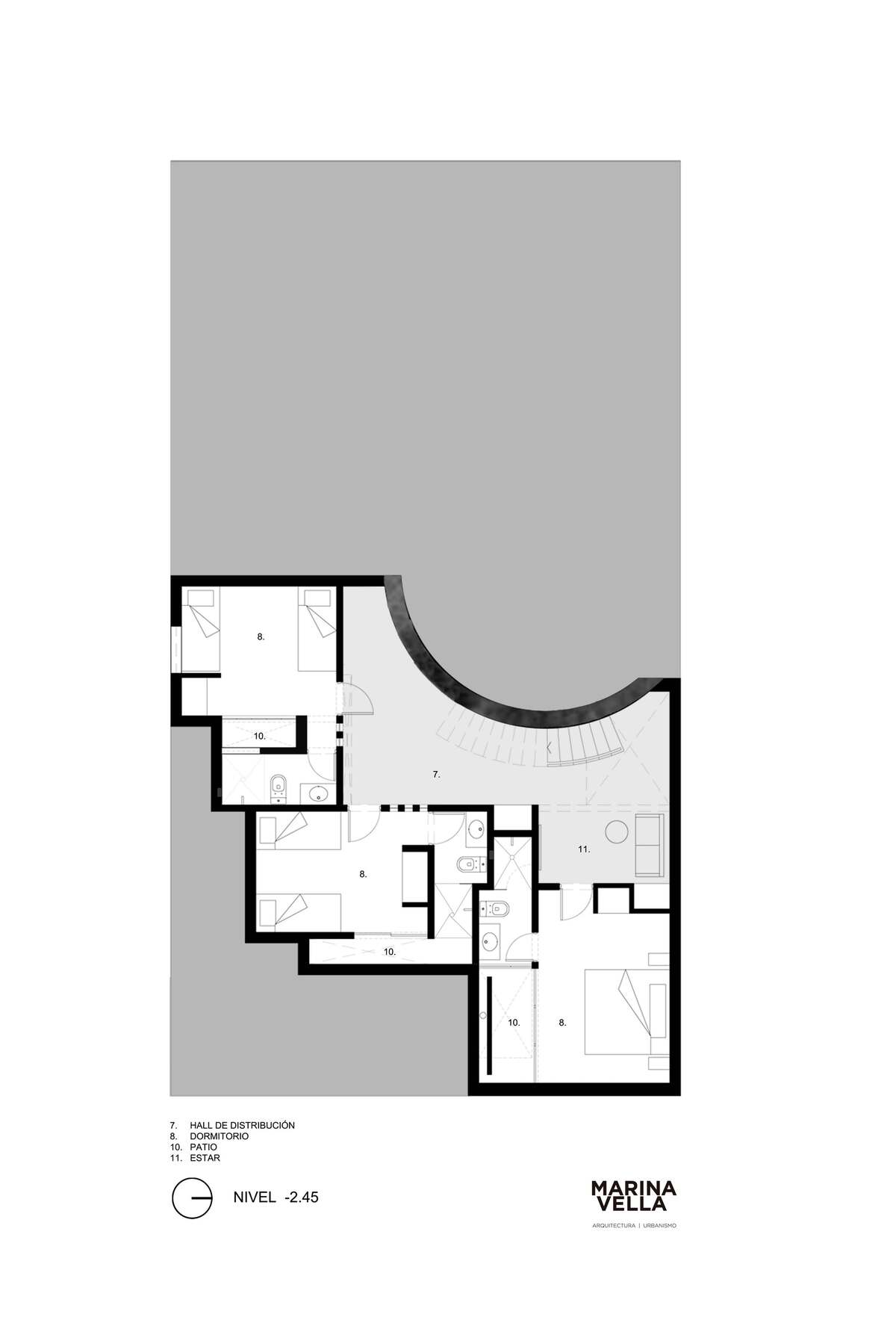 红山石墙上生长出的白色住宅：隆达海边度假别墅