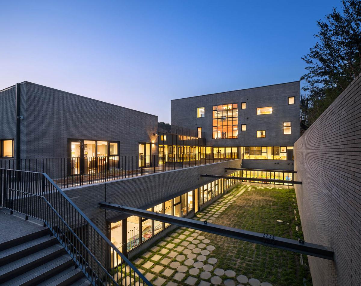 拥抱阳光，与自然相融——Naver Imae幼儿园 / D•LIM Architects