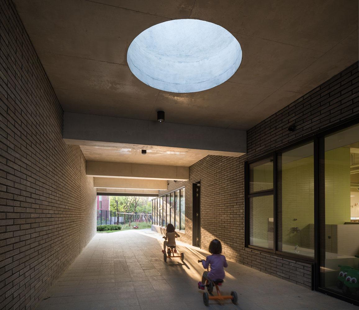 拥抱阳光，与自然相融——Naver Imae幼儿园 / D•LIM Architects