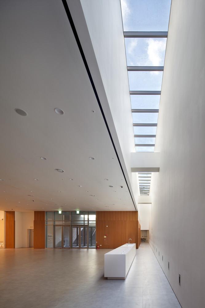 九桥会堂 ——停车场与屋面的无缝融合 / D·Lim Architects