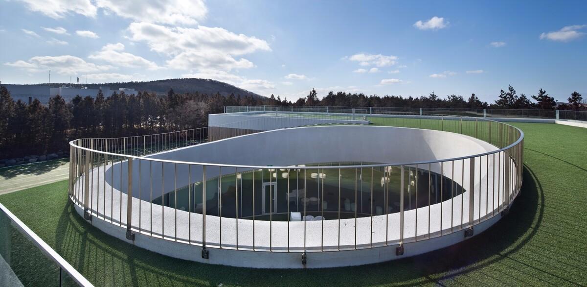 九桥会堂 ——停车场与屋面的无缝融合 / D·Lim Architects