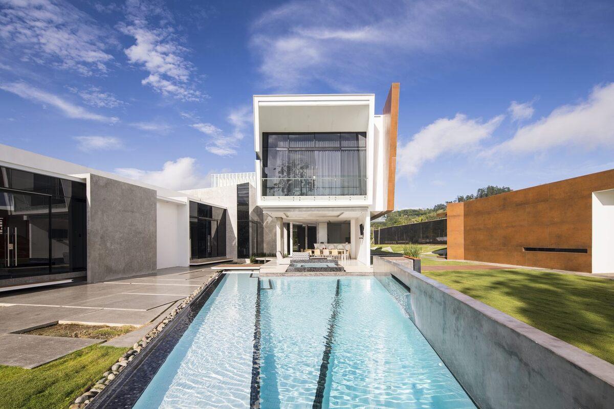 75°角凌厉向上，张力十足的PMX一号住宅 / QBO3 Arquitectos