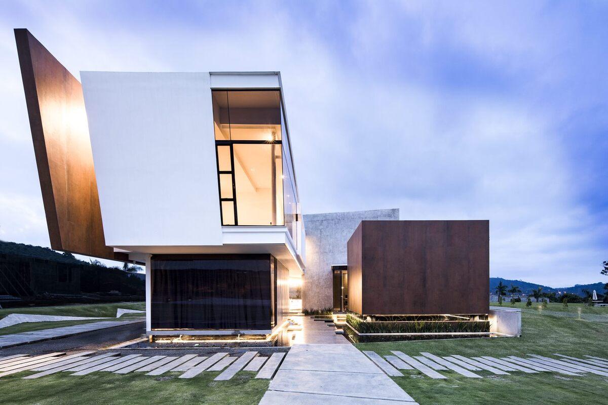75°角凌厉向上，张力十足的PMX一号住宅 / QBO3 Arquitectos
