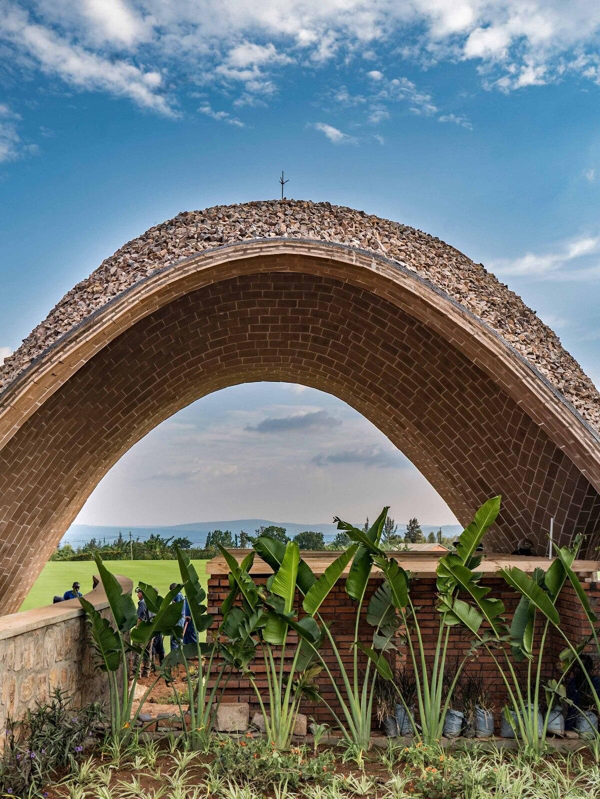 土生土长的本土建筑：卢旺达板球馆