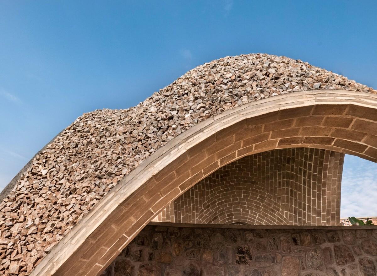 土生土长的本土建筑：卢旺达板球馆