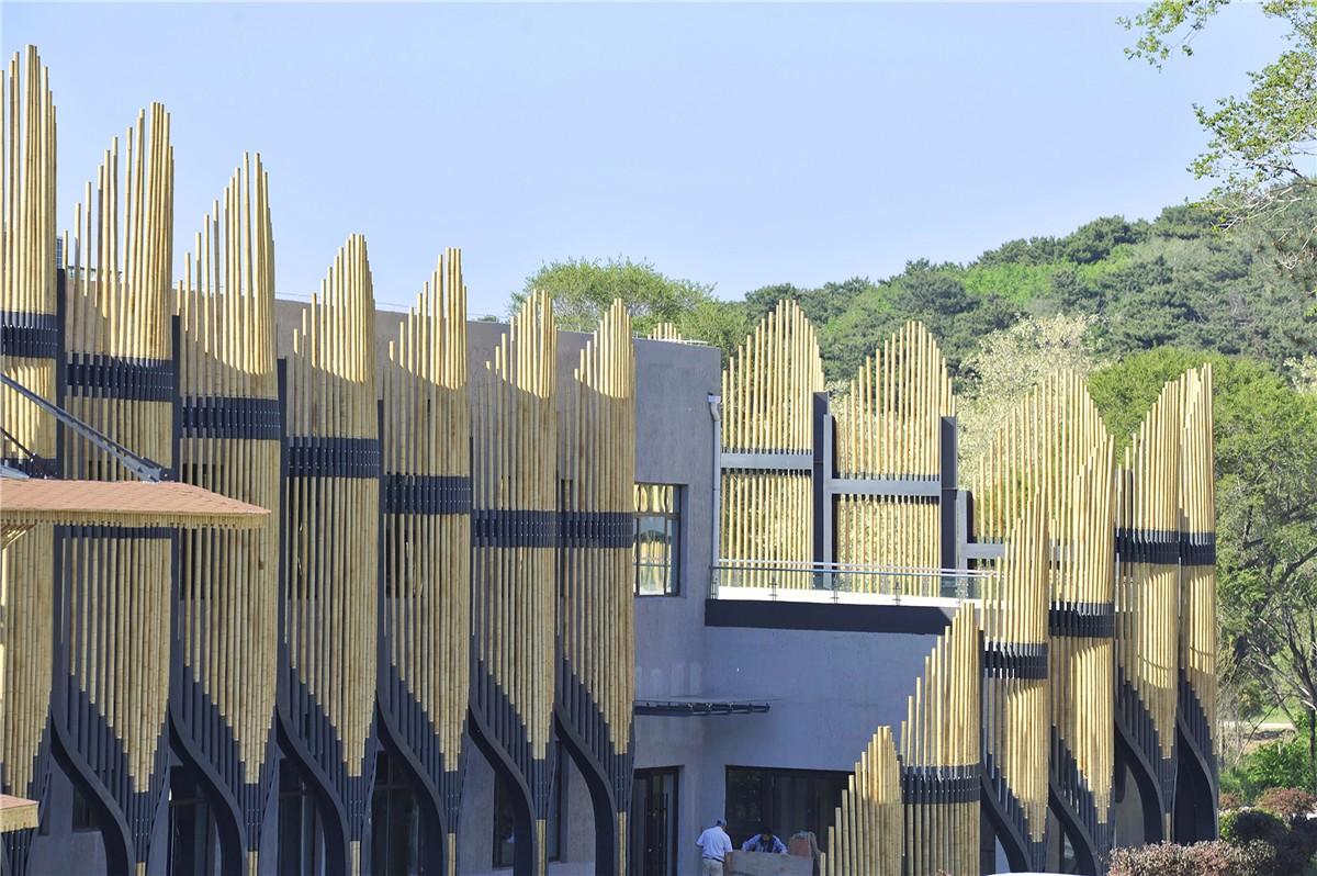 滚滚清华浦发的豪宅——沈阳森林动物园熊猫馆 / 沈阳建筑大学HA＋建筑方案创意工作室