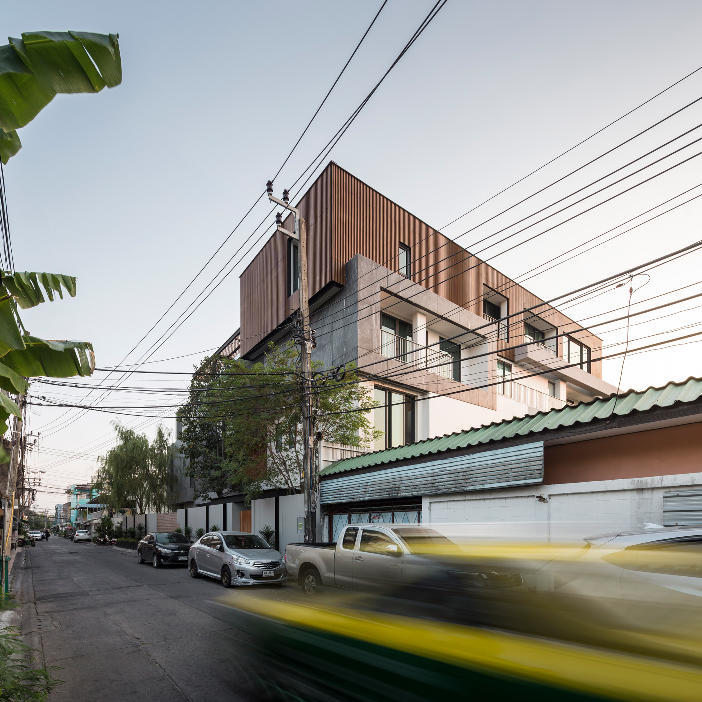 regen-house-ekar-architecture-residential-thailand-multi-generational_dezeen_2364_col_1.jpg