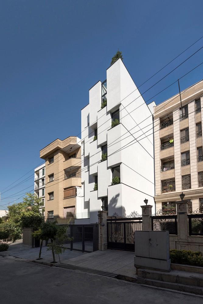 一栋建筑只做一个立面：伊朗棋盘格办公楼