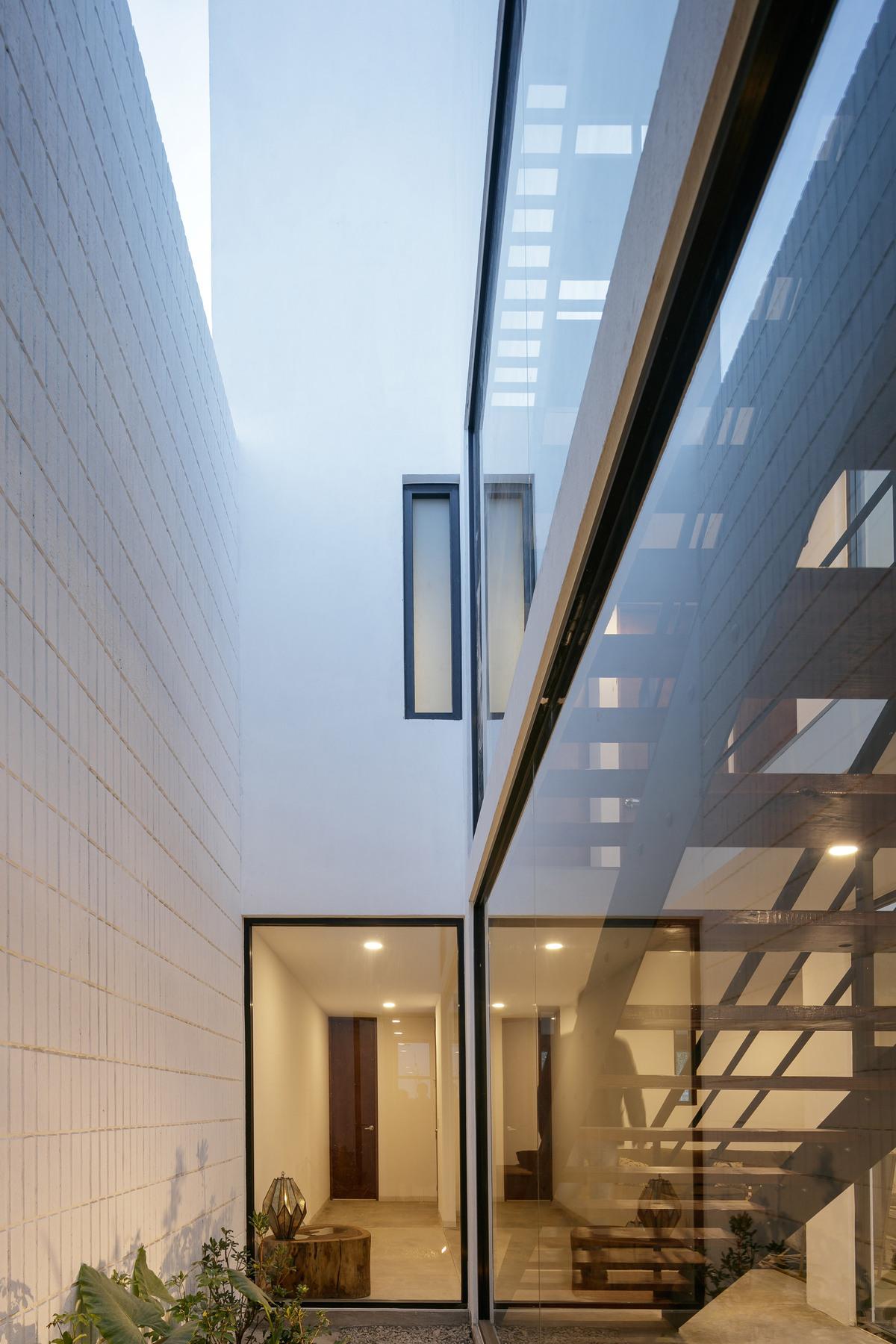 1520899806214326.jpg casa-once-espacio-18-arquitectura-cueto-architecture-puebla-mexico-_dezeen_2364_col_6.jpg
