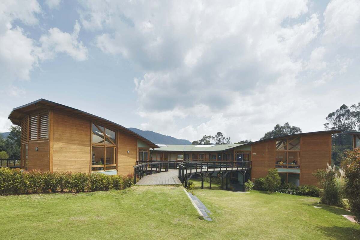 呼吸纯净空气，享受碧野蓝天：Ekiraya学校
