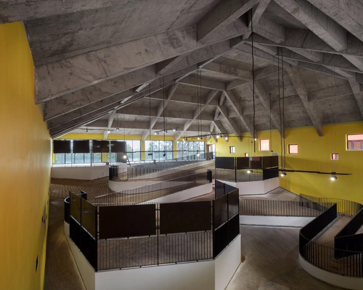 热情如火，嶙峋如山，让建筑本身成为一种教学工具