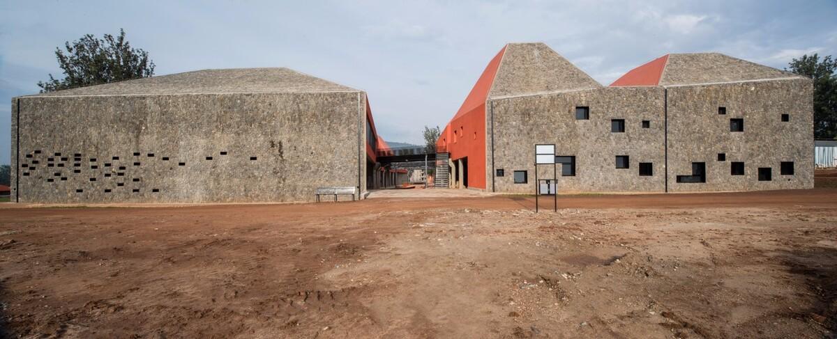 热情如火，嶙峋如山，让建筑本身成为一种教学工具