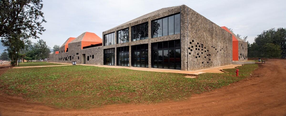 热情如火，嶙峋如山，让建筑本身成为一种教学工具