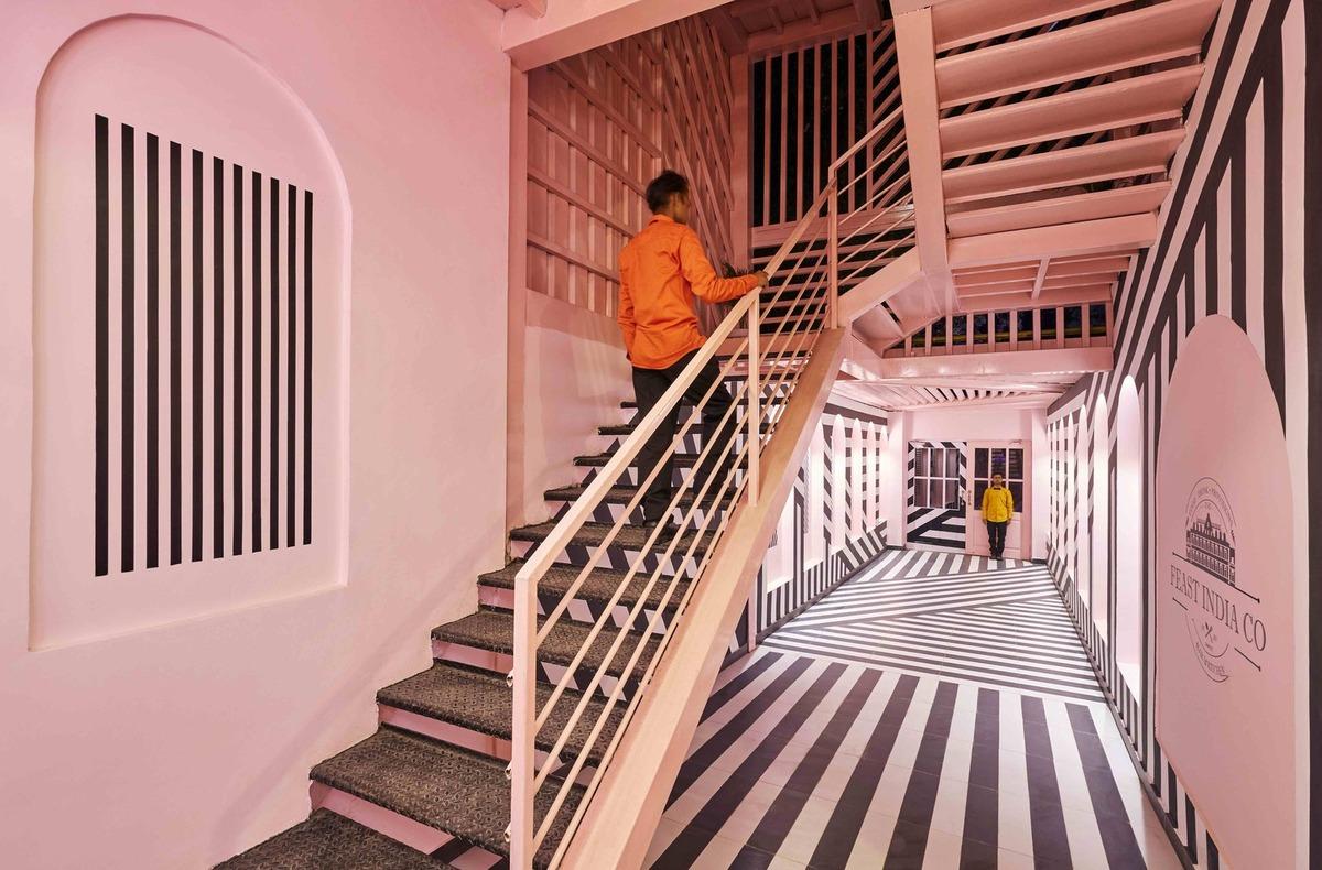粉红建筑的‘斑马套装’ / Renesa Architecture Design Interiors