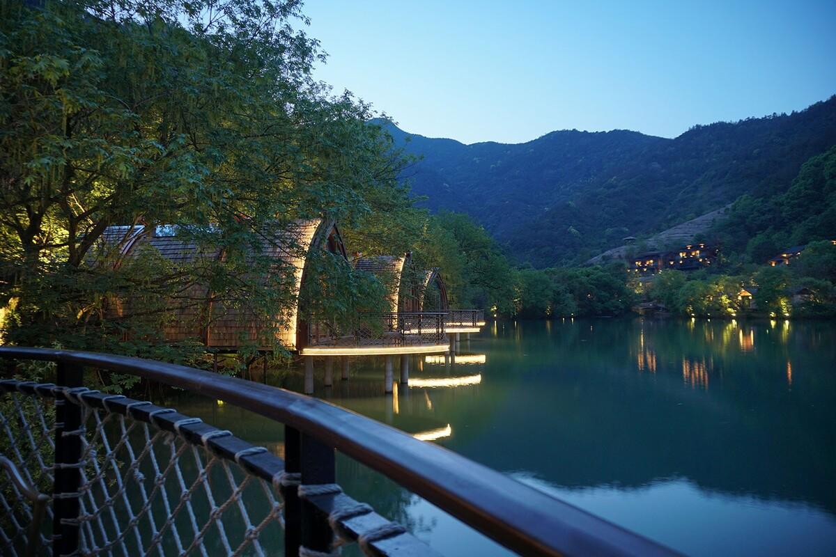 春水碧于天，画船听雨眠的诗意栖居 — 富春江畔的船屋