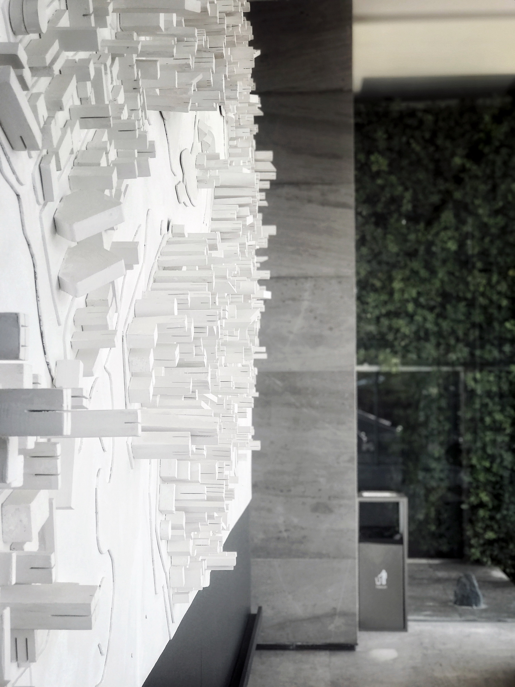 调整大小 一楼入口垂直城市模型展示 摄影：彭征.jpg